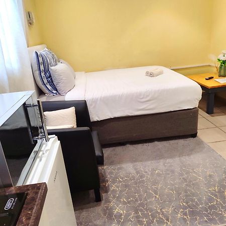 Zina Hotell Pretoria-Noord Exteriör bild