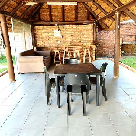 Zina Hotell Pretoria-Noord Exteriör bild